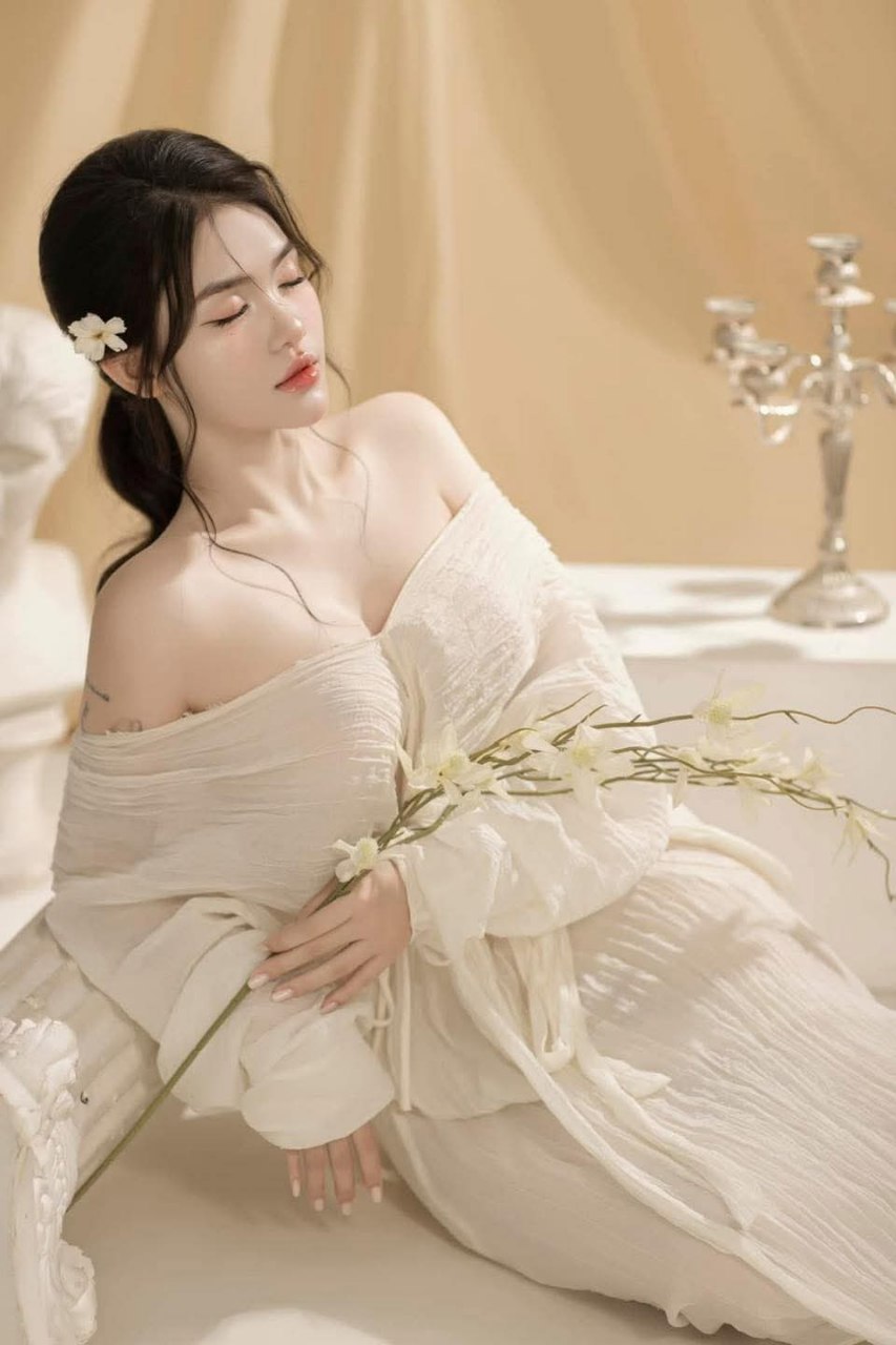 Tôi đã bị anh trai kế đáng ghét bắt gặp đang quan hệ tình dục với bạn cùng lớp!
